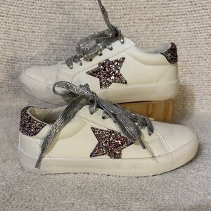 FabKids White Sneakers with Glitter Star